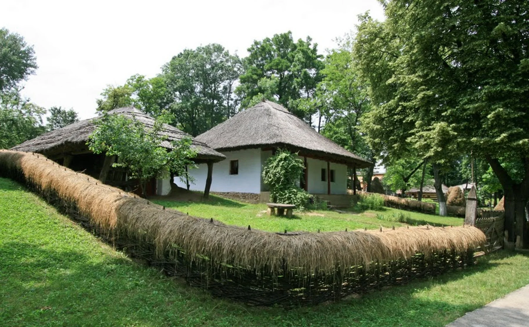 Visit a traditional Romanian fair and the Village Museum - 1064094