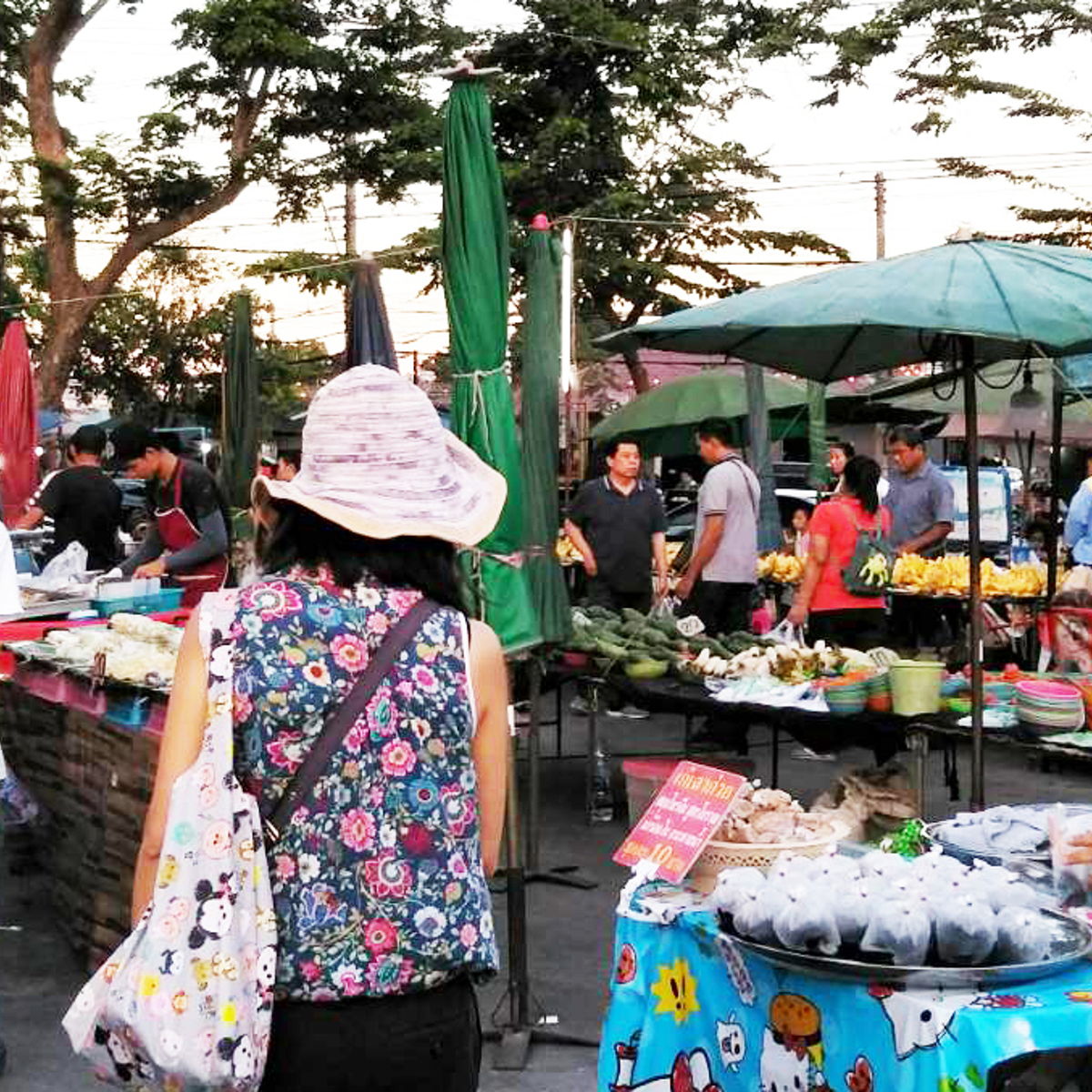 Food Walk and culture tour in Bangkok
