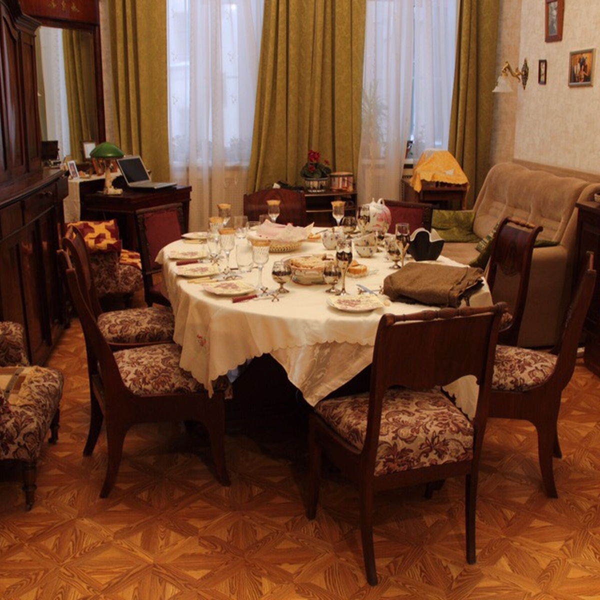 Russian dinner in a traditional St. Petersburg apartment
