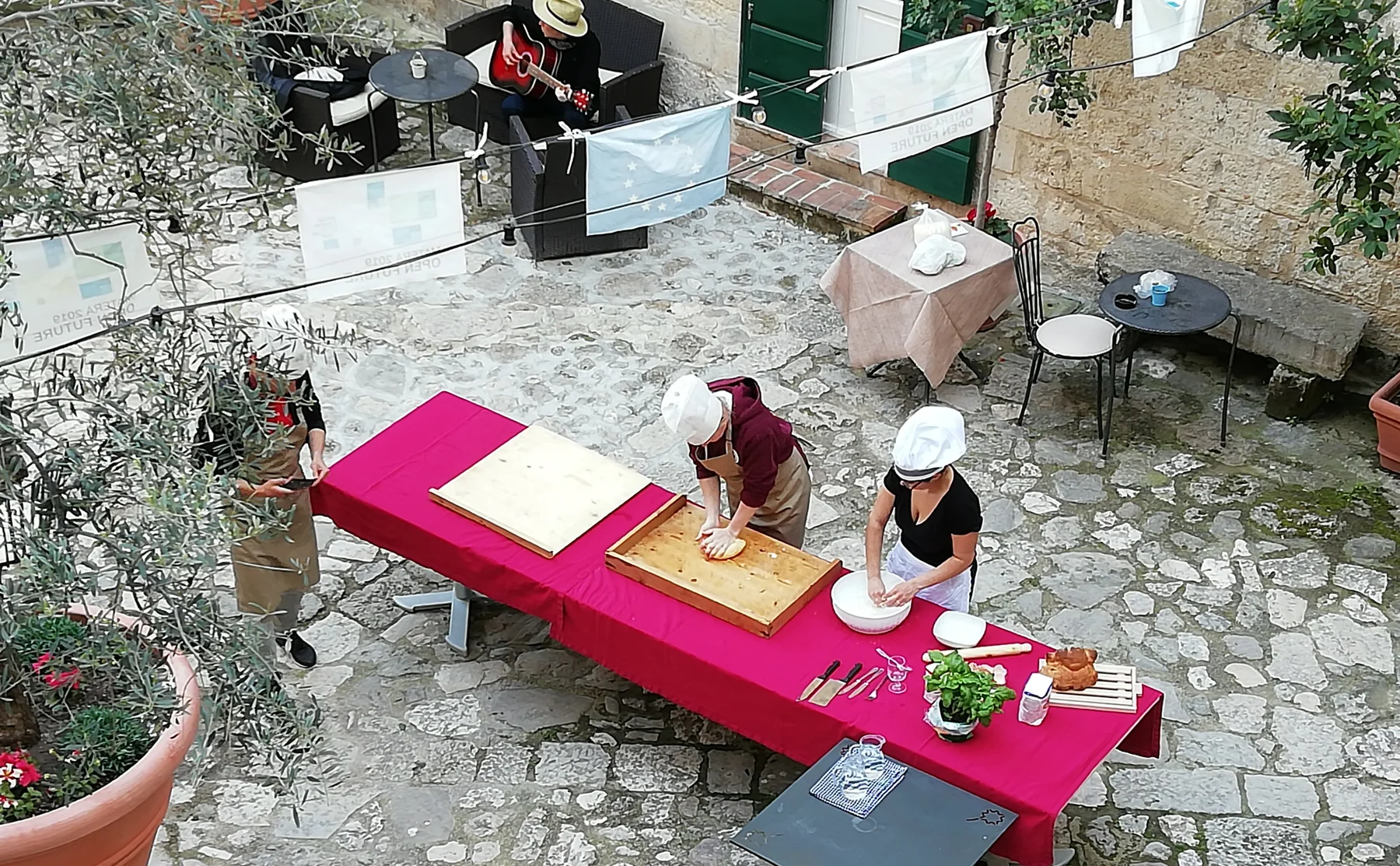 Fresh pasta cooking class and dinner in a traditional Matera courtyard  - 1212262