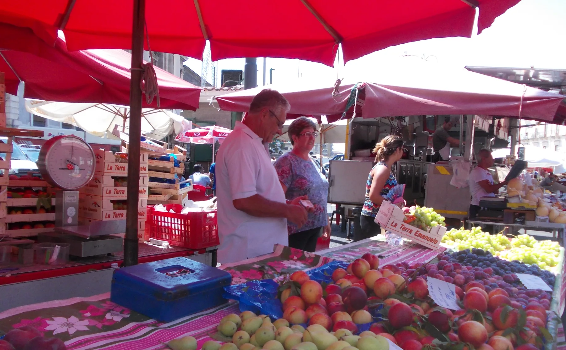 Enjoying Catania street market food tour - 1213124