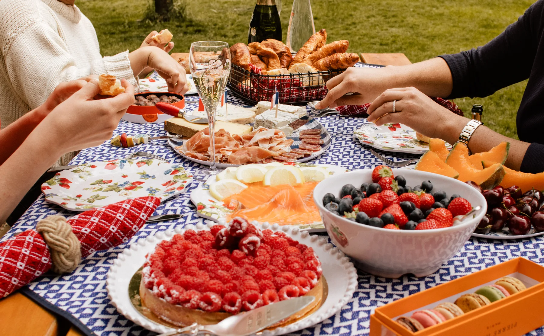 Chic Parisian food tour and picnic in the 16th - 1252329