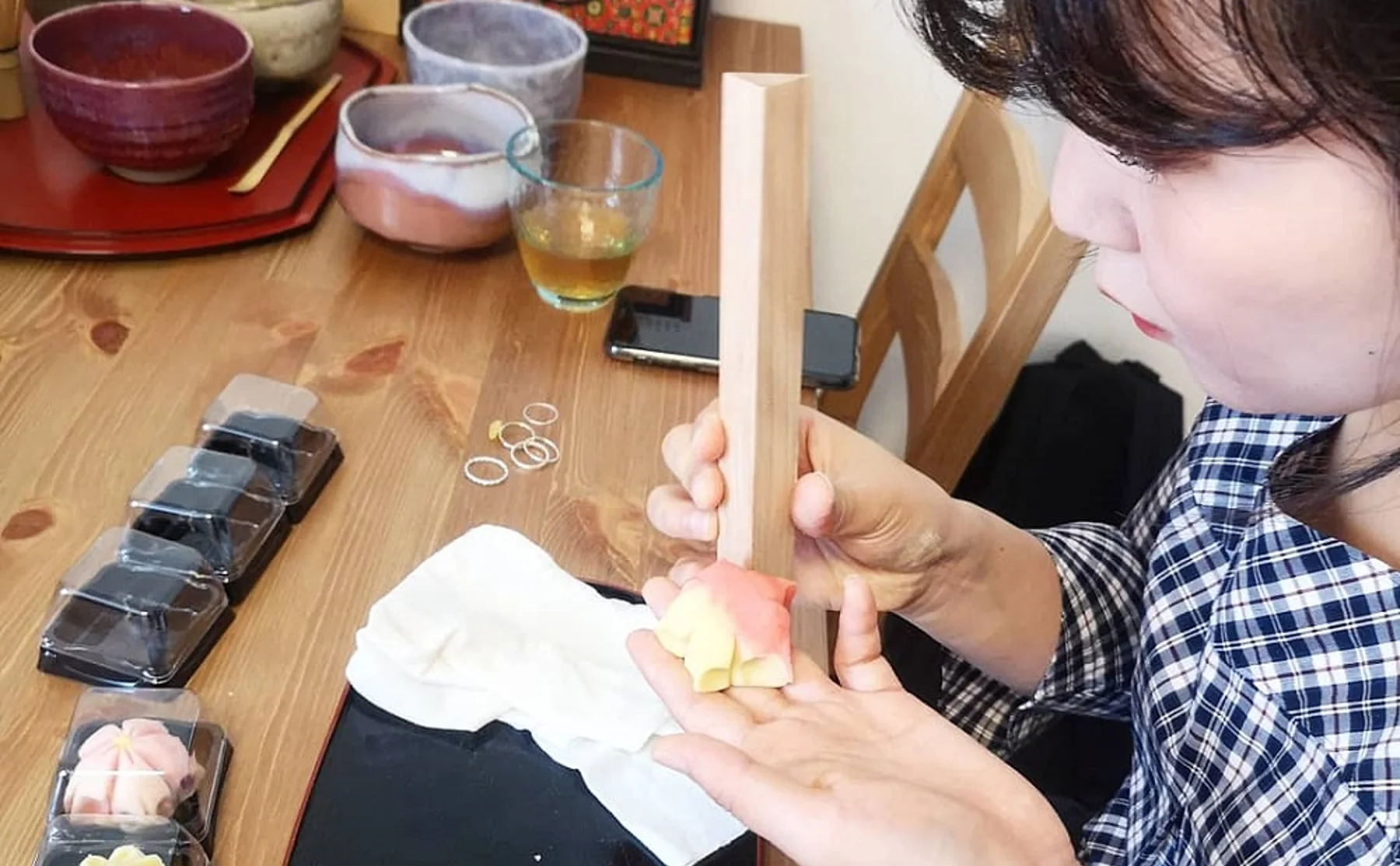 Traditional Japanese sweets & Matcha making (table-style) - 1291348