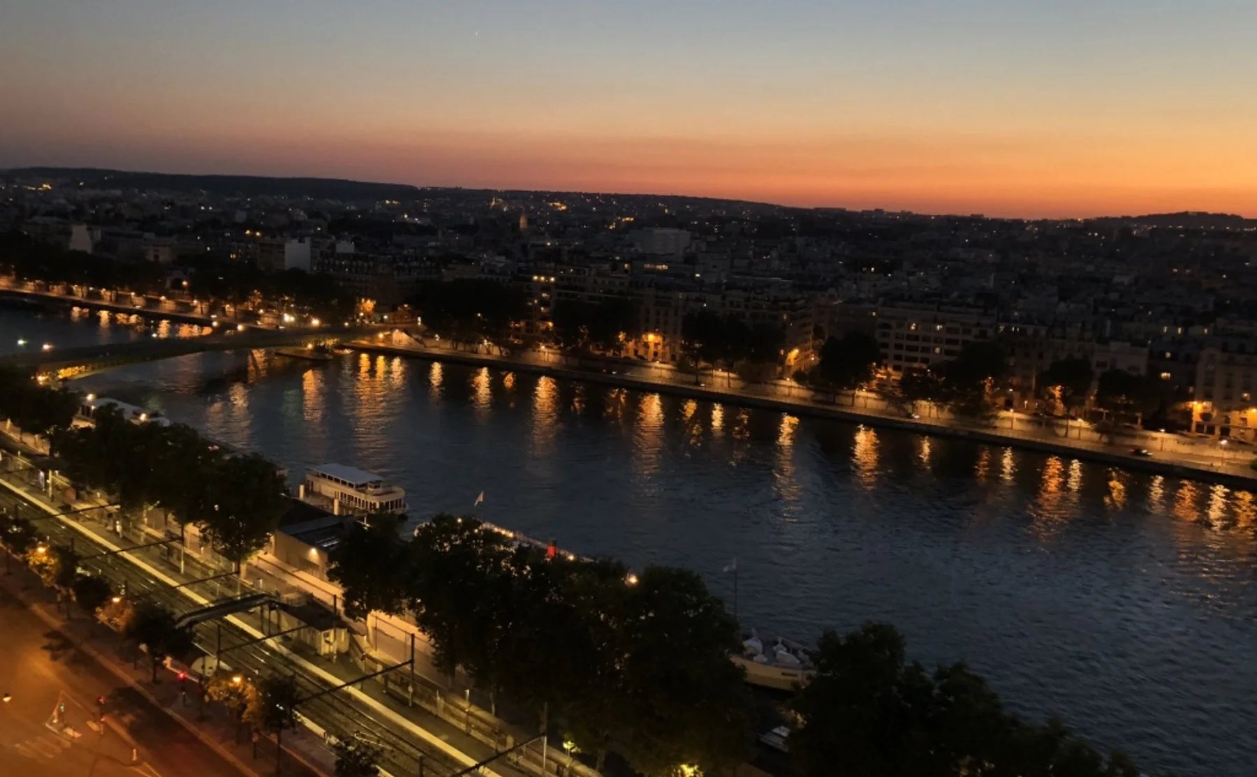 French buffet dinner with a view of the Seine - 1349999