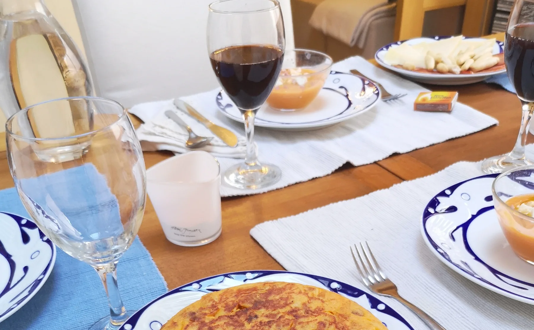 Tapeas with me? Discover the best typical dishes in Seville. - 1370994