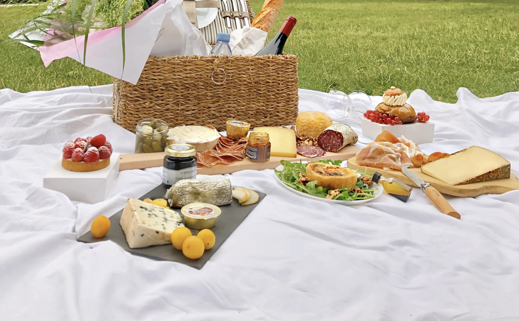 Experience a Decadent French Picnic with Wine Pairing in Paris - 1442171