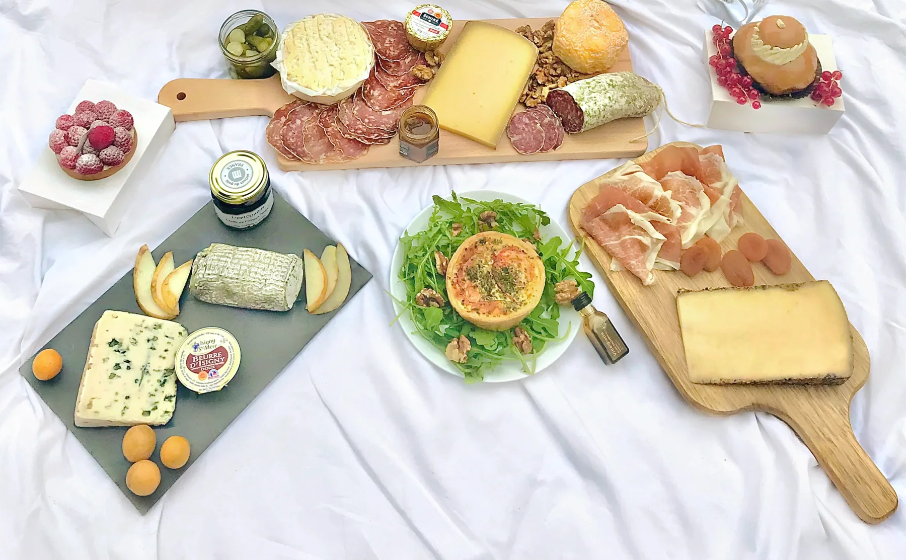 Experience a Decadent French Picnic with Wine Pairing in Paris - 1442174