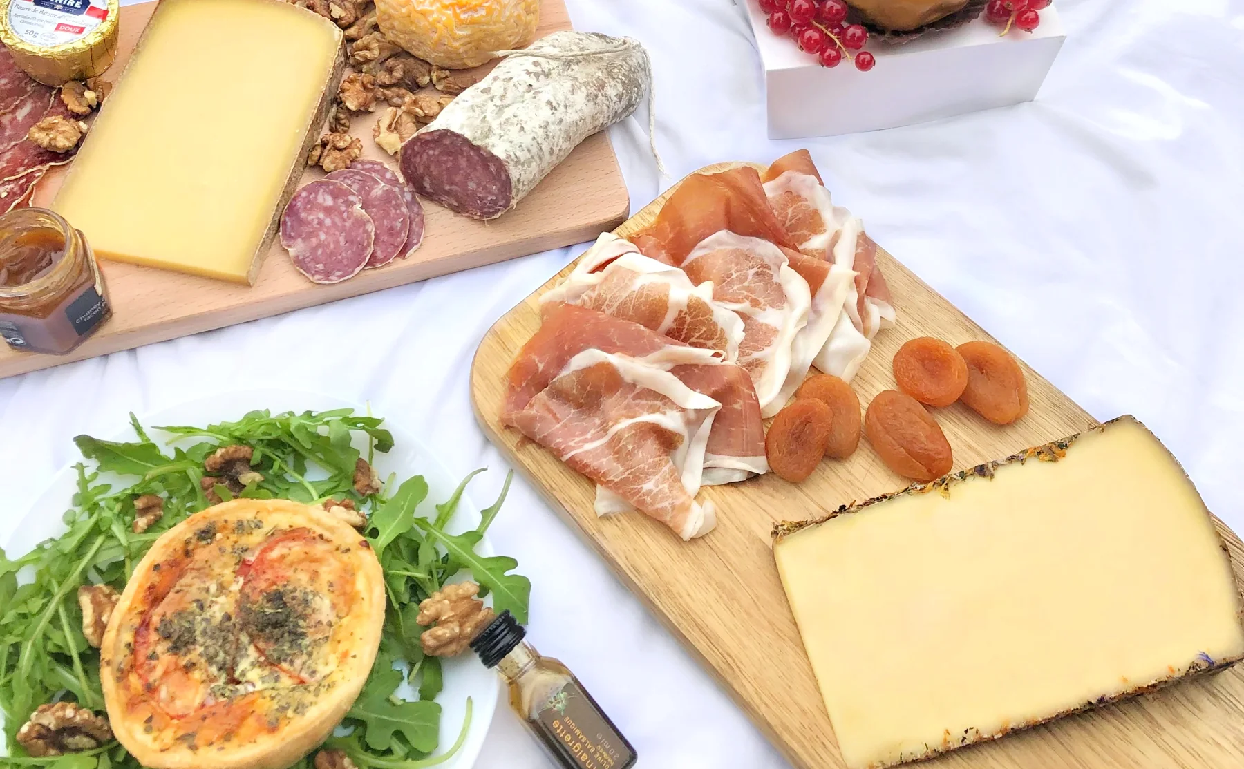 Experience a Decadent French Picnic with Wine Pairing in Paris - 1442175