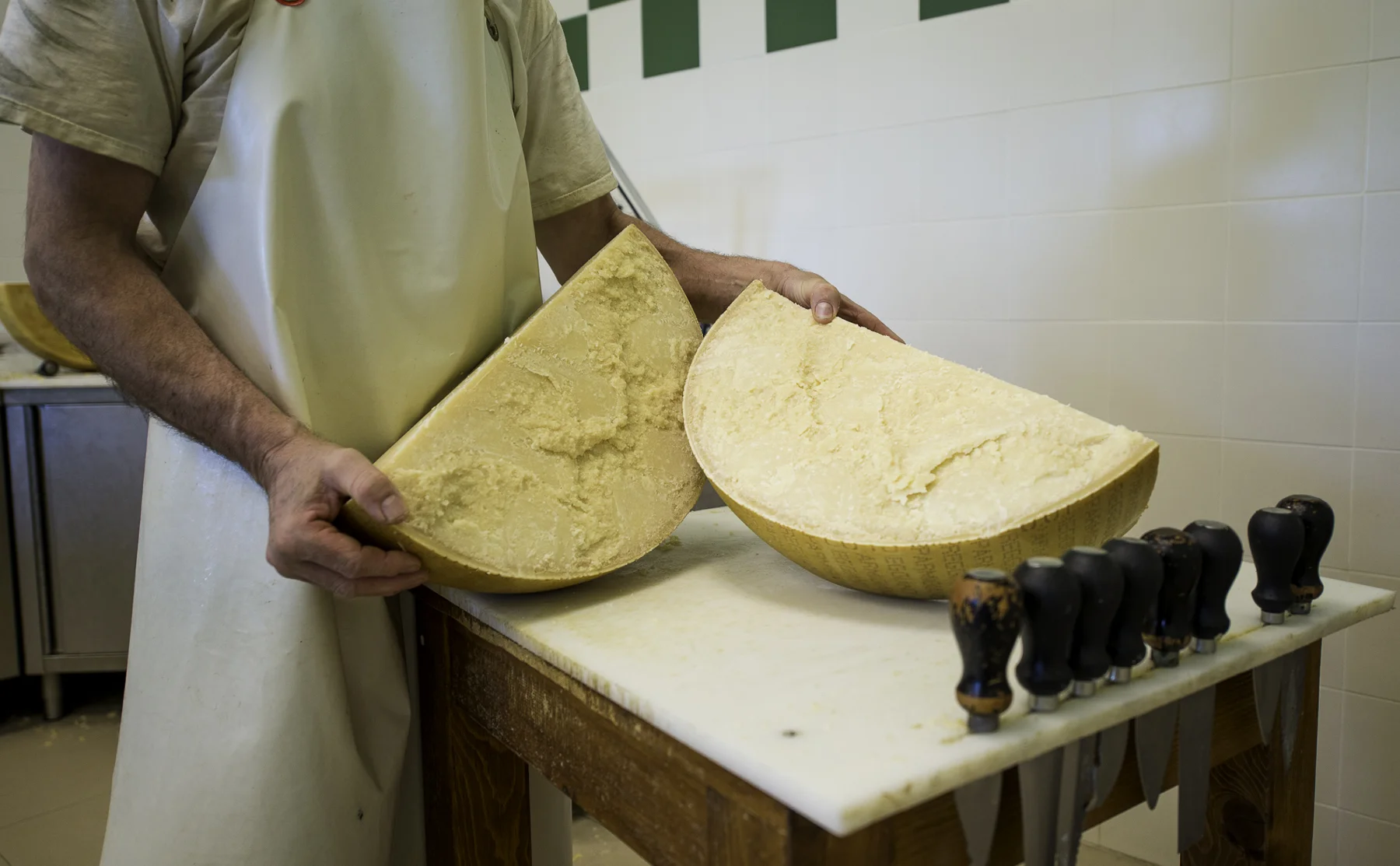 Take A Tour Of Italy’s Most Iconic Cheese Factory - 1446420