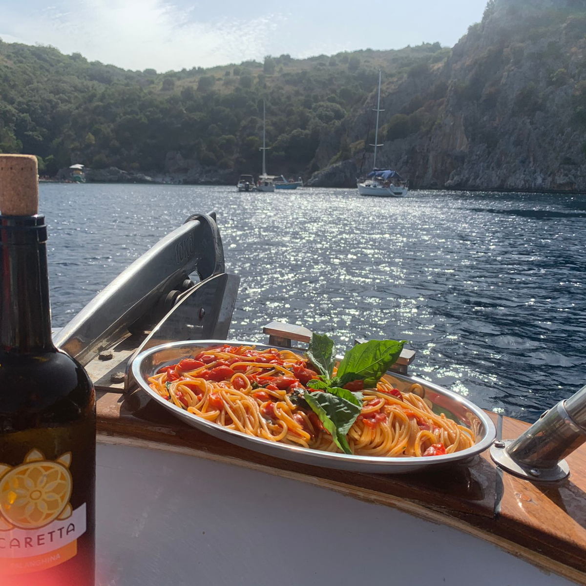 TASTE AND SAIL IN THE GULF OF NAPLES