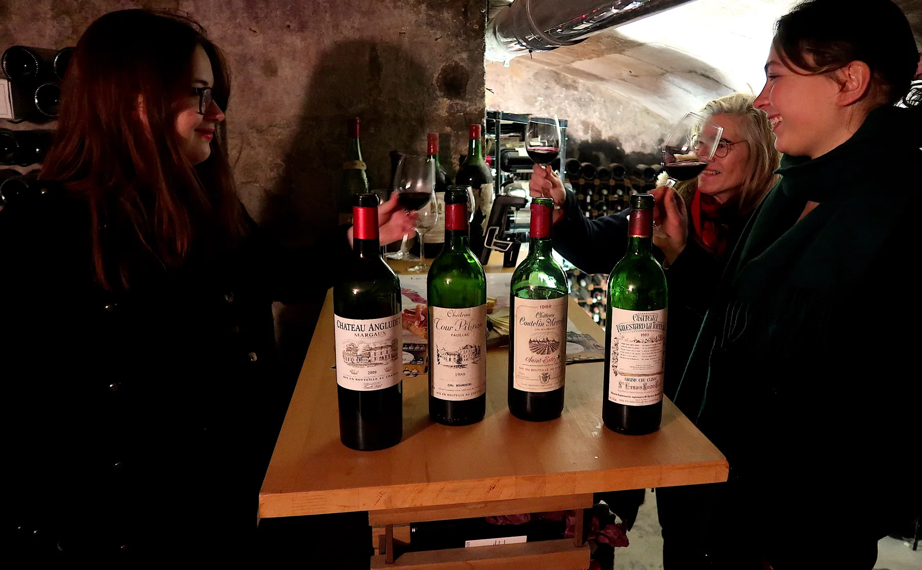 Vintage Wine Tasting in Bordeaux Old Town with a Local Guide - 1457973