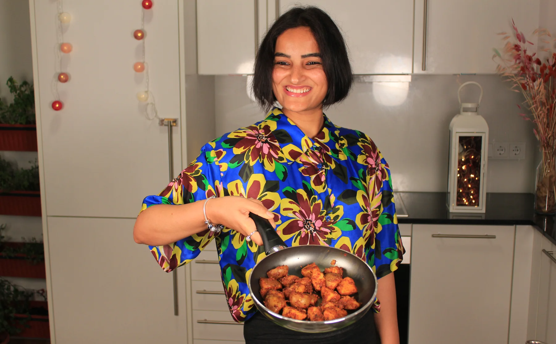 Make Indian Butter Masala Curry with dancing Indian Chef - 1464720