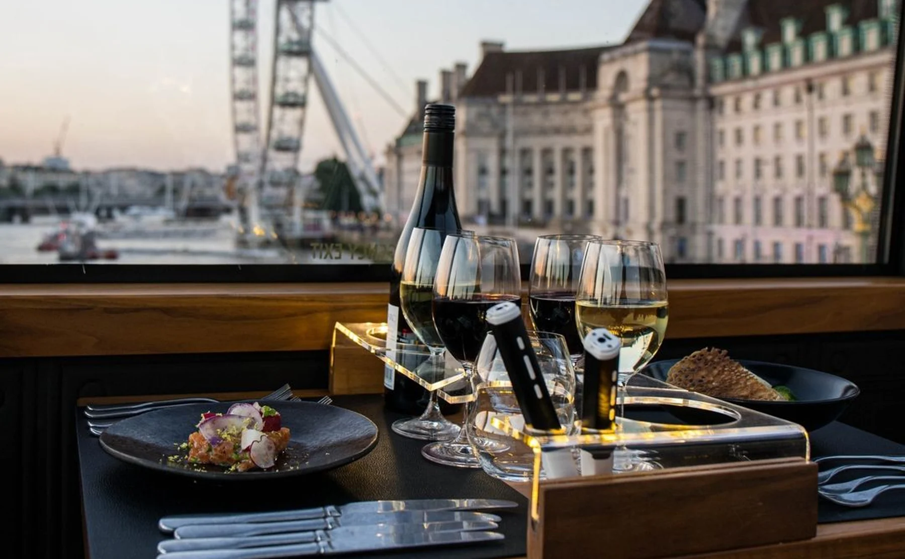 Gourmet 6-course Dinner on luxury London Bus  - 1511189