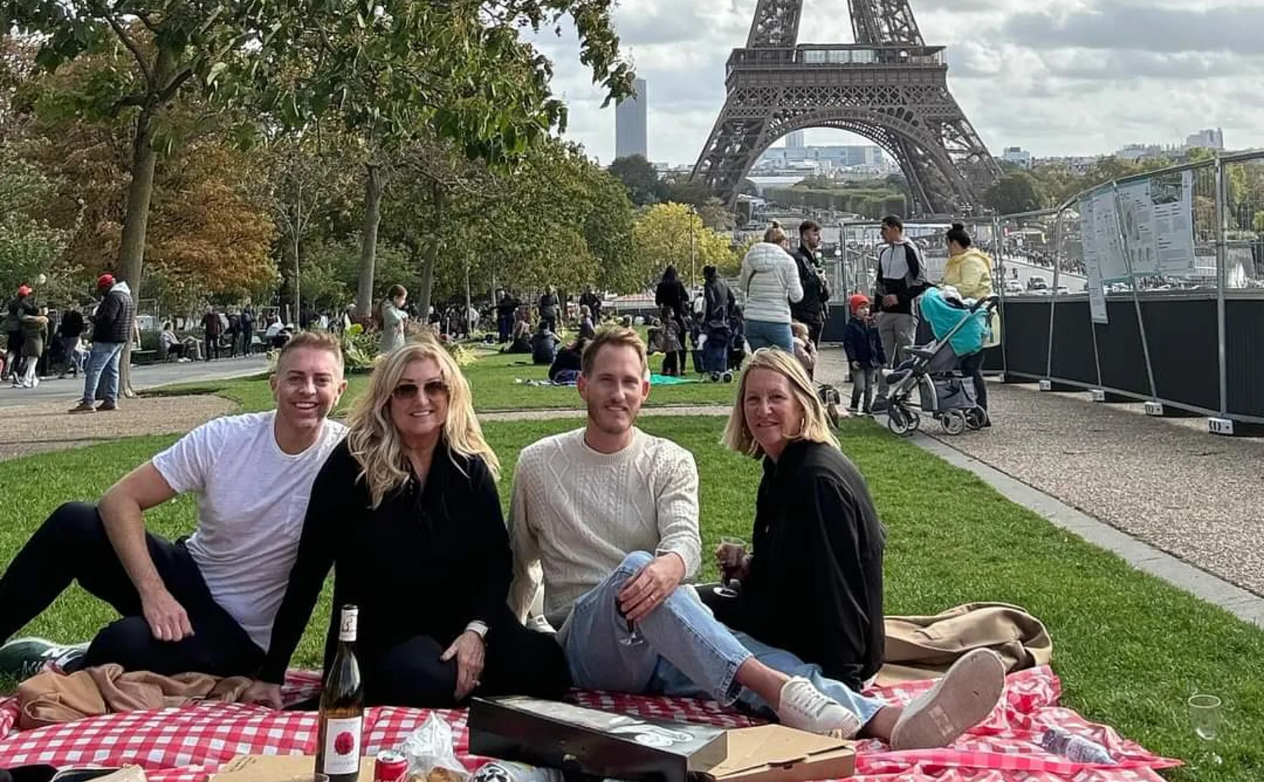 Personalized Parisian Picnic by the Eiffel Tower - 1536472