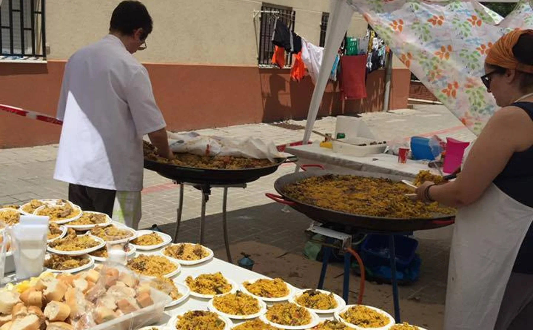 Authentic chicken or vegan Paella cooking class and lunch in Madrid - 380904