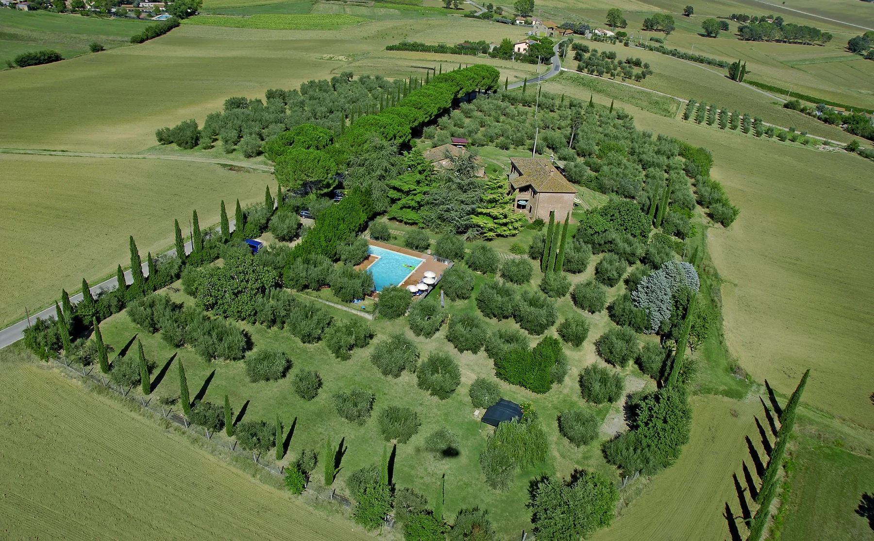Tuscan appetizer in swimming pool in a farmhouse - 454819