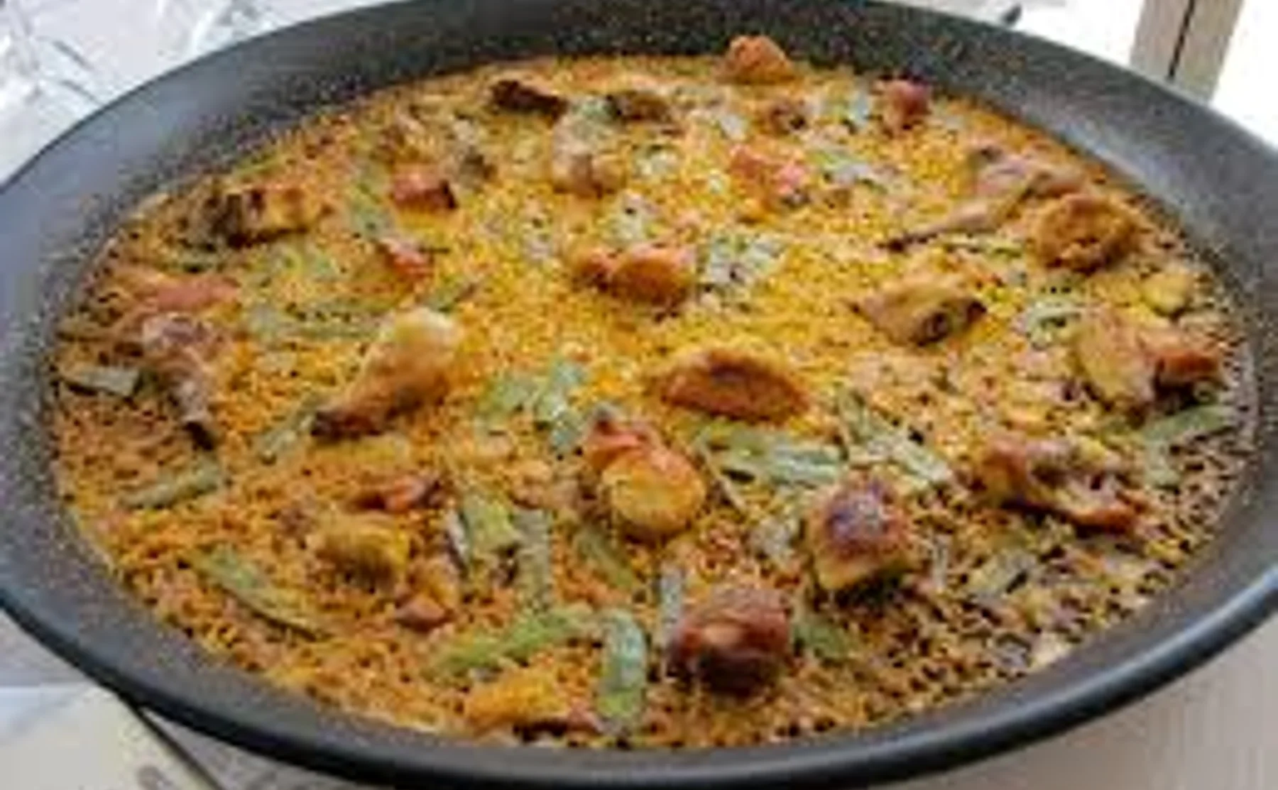 Learn to make a unique yet traditional paella - 458141