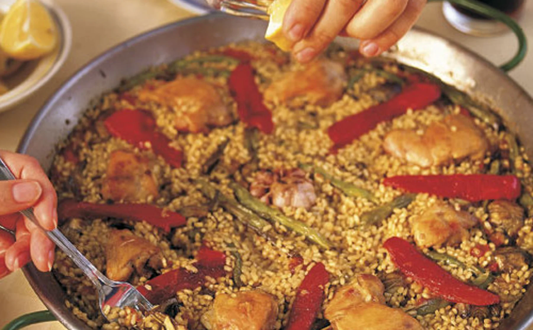 Authentic chicken or vegan Paella cooking class and lunch in Madrid - 475557