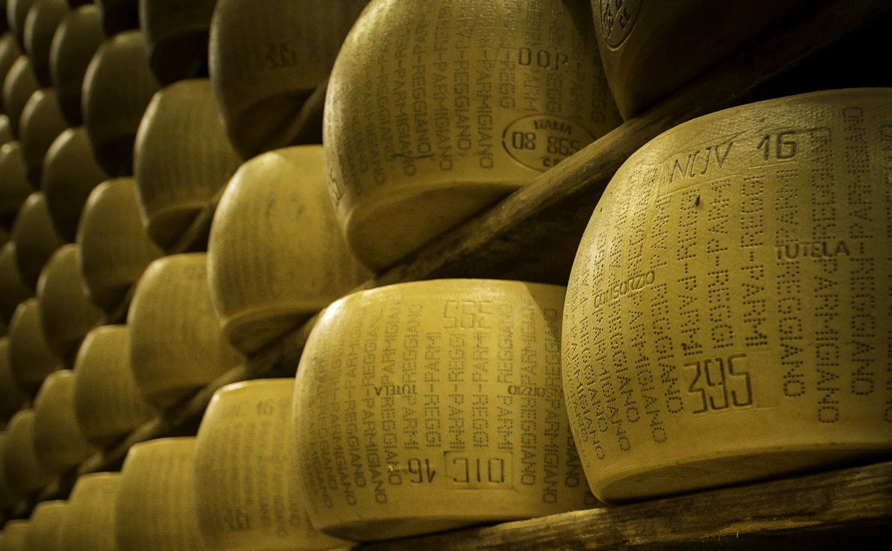 Take A Tour Of Italy’s Most Iconic Cheese Factory - 814339