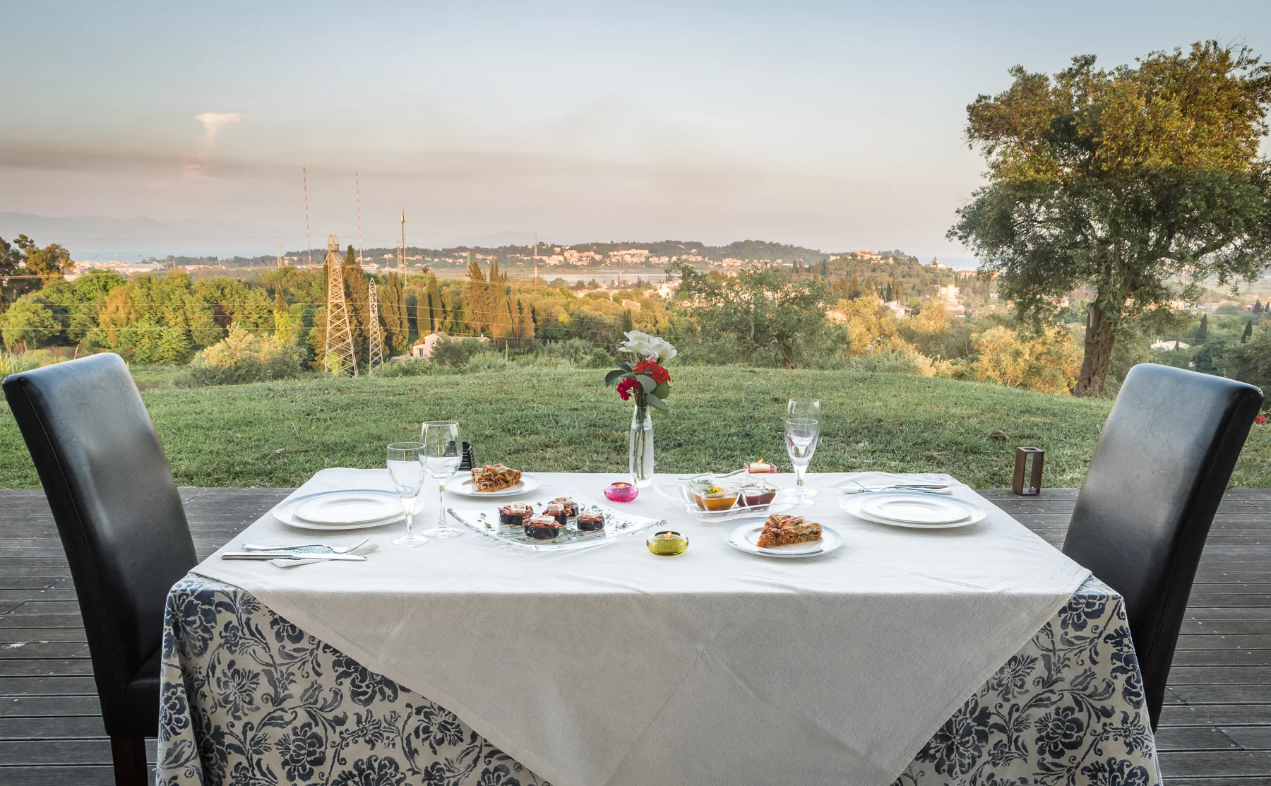 Traditional dinner with a magnificent view - 903881